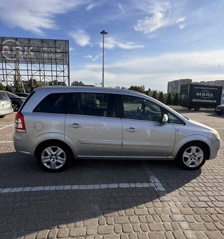 Серый Опель Зафира, объемом двигателя 1.7 л и пробегом 220 тыс. км за 6000 $, фото 7 на Automoto.ua