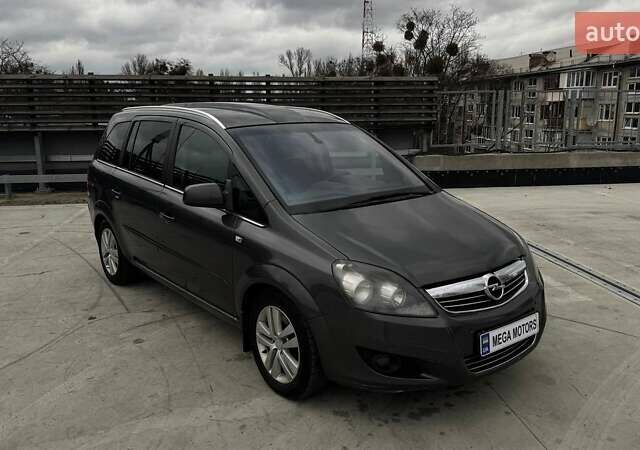 Серый Опель Зафира, объемом двигателя 1.7 л и пробегом 321 тыс. км за 6990 $, фото 1 на Automoto.ua