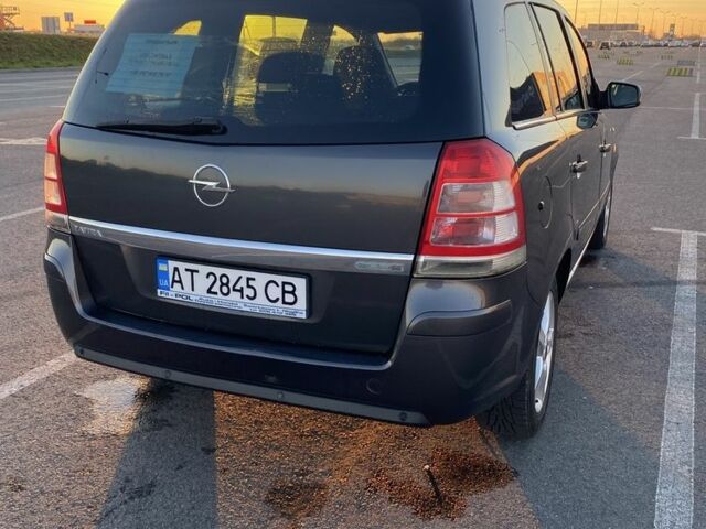Серый Опель Зафира, объемом двигателя 1.7 л и пробегом 215 тыс. км за 6942 $, фото 1 на Automoto.ua
