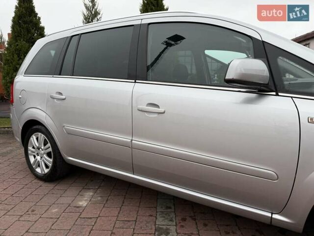 Серый Опель Зафира, объемом двигателя 1.7 л и пробегом 229 тыс. км за 8399 $, фото 31 на Automoto.ua