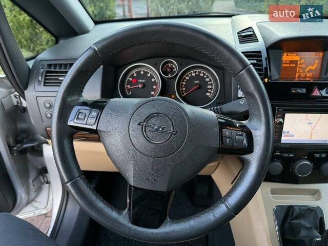 Серый Опель Зафира, объемом двигателя 1.8 л и пробегом 227 тыс. км за 7499 $, фото 35 на Automoto.ua