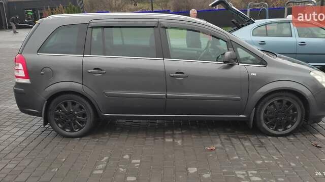 Серый Опель Зафира, объемом двигателя 1.69 л и пробегом 280 тыс. км за 6700 $, фото 18 на Automoto.ua