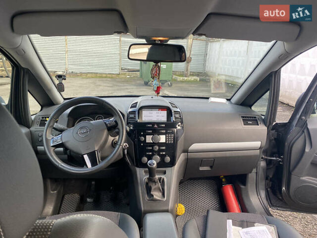 Серый Опель Зафира, объемом двигателя 1.7 л и пробегом 240 тыс. км за 7999 $, фото 29 на Automoto.ua