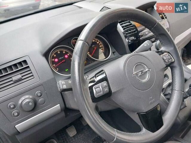 Серый Опель Зафира, объемом двигателя 1.8 л и пробегом 150 тыс. км за 7500 $, фото 26 на Automoto.ua
