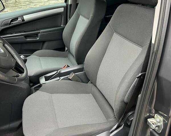 Серый Опель Зафира, объемом двигателя 1.7 л и пробегом 212 тыс. км за 6400 $, фото 21 на Automoto.ua