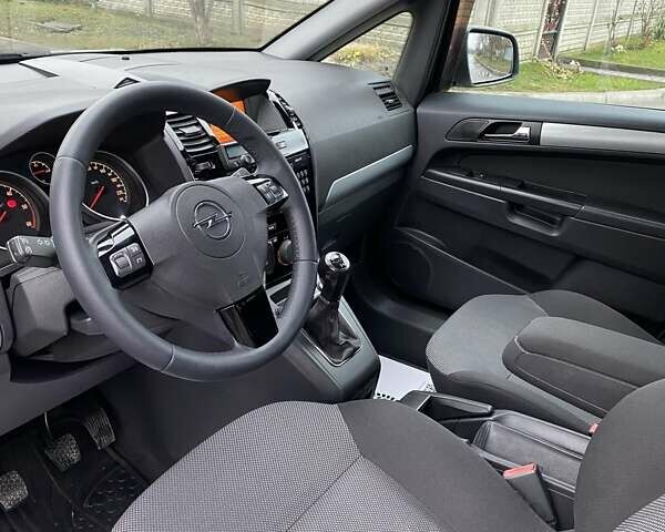 Серый Опель Зафира, объемом двигателя 1.7 л и пробегом 213 тыс. км за 6850 $, фото 12 на Automoto.ua