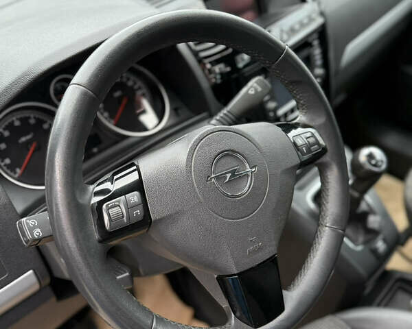 Серый Опель Зафира, объемом двигателя 1.8 л и пробегом 239 тыс. км за 7850 $, фото 40 на Automoto.ua