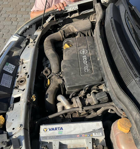 Серый Опель Зафира, объемом двигателя 1.7 л и пробегом 220 тыс. км за 6000 $, фото 22 на Automoto.ua