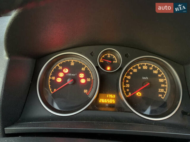 Серый Опель Зафира, объемом двигателя 1.7 л и пробегом 266 тыс. км за 7500 $, фото 15 на Automoto.ua