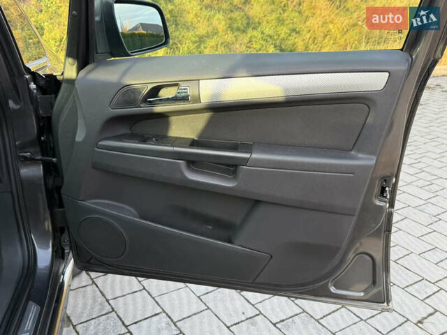 Серый Опель Зафира, объемом двигателя 1.7 л и пробегом 257 тыс. км за 7200 $, фото 25 на Automoto.ua