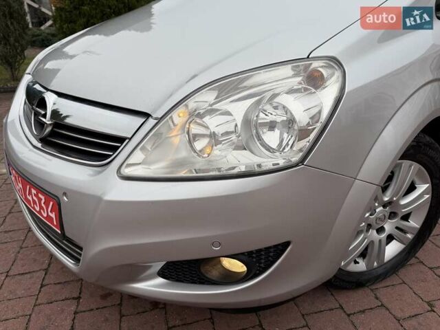Серый Опель Зафира, объемом двигателя 1.7 л и пробегом 229 тыс. км за 8399 $, фото 12 на Automoto.ua