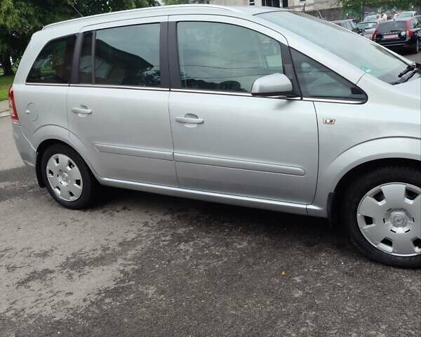 Серый Опель Зафира, объемом двигателя 1.6 л и пробегом 191 тыс. км за 6700 $, фото 14 на Automoto.ua