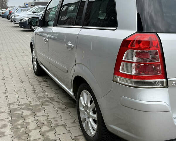 Серый Опель Зафира, объемом двигателя 1.8 л и пробегом 239 тыс. км за 7850 $, фото 7 на Automoto.ua