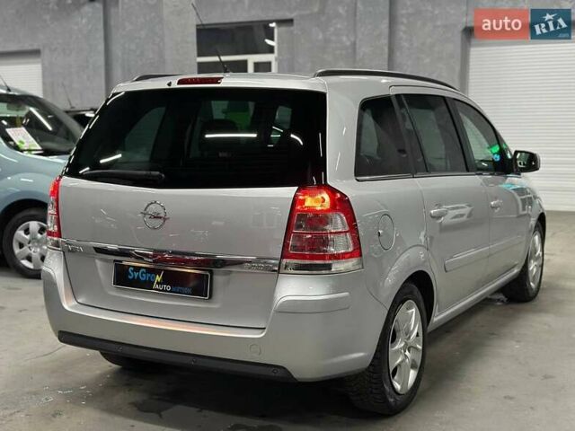 Серый Опель Зафира, объемом двигателя 1.6 л и пробегом 181 тыс. км за 7999 $, фото 6 на Automoto.ua