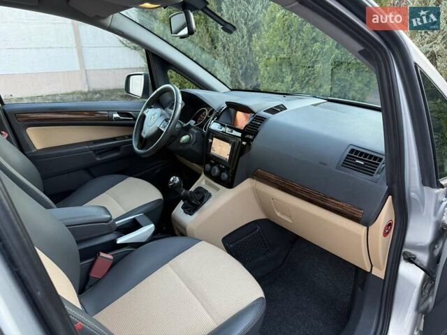 Серый Опель Зафира, объемом двигателя 1.8 л и пробегом 227 тыс. км за 7499 $, фото 2 на Automoto.ua