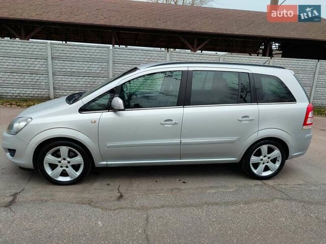 Серый Опель Зафира, объемом двигателя 1.7 л и пробегом 248 тыс. км за 7600 $, фото 3 на Automoto.ua