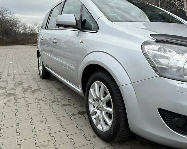 Серый Опель Зафира, объемом двигателя 1.8 л и пробегом 239 тыс. км за 7850 $, фото 20 на Automoto.ua