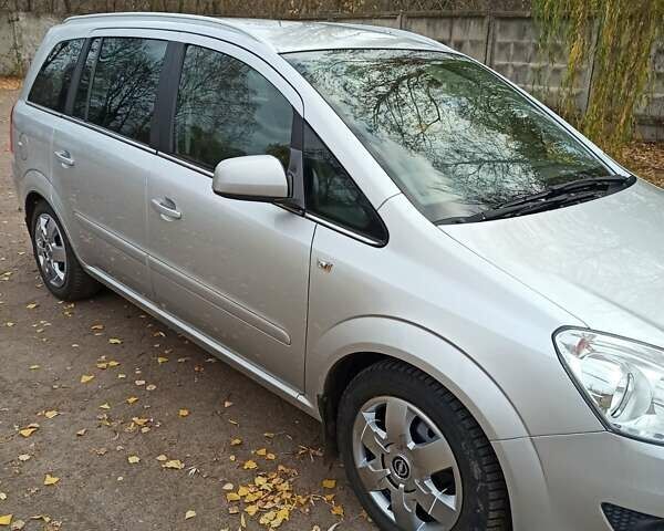 Серый Опель Зафира, объемом двигателя 1.69 л и пробегом 229 тыс. км за 7500 $, фото 6 на Automoto.ua