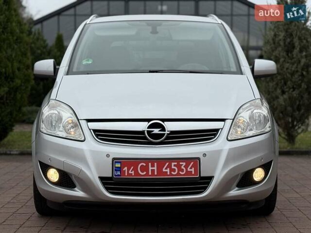 Серый Опель Зафира, объемом двигателя 1.7 л и пробегом 229 тыс. км за 8399 $, фото 61 на Automoto.ua