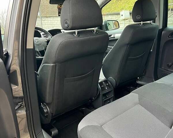 Серый Опель Зафира, объемом двигателя 1.7 л и пробегом 212 тыс. км за 6400 $, фото 22 на Automoto.ua