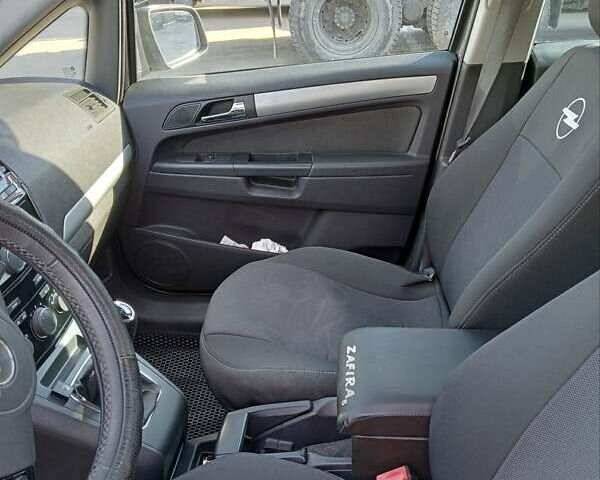 Серый Опель Зафира, объемом двигателя 1.6 л и пробегом 200 тыс. км за 7799 $, фото 7 на Automoto.ua