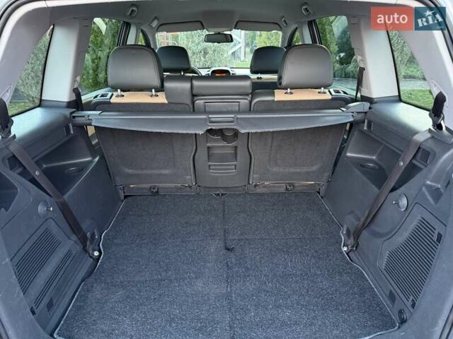 Серый Опель Зафира, объемом двигателя 1.8 л и пробегом 227 тыс. км за 7499 $, фото 47 на Automoto.ua