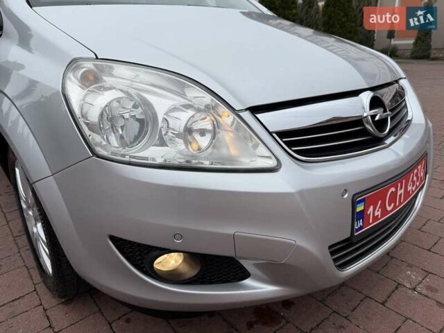 Серый Опель Зафира, объемом двигателя 1.7 л и пробегом 229 тыс. км за 8399 $, фото 64 на Automoto.ua