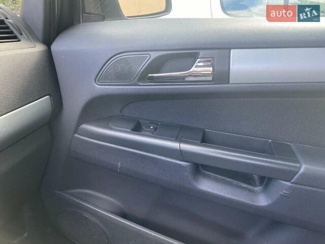 Серый Опель Зафира, объемом двигателя 1.7 л и пробегом 271 тыс. км за 7000 $, фото 24 на Automoto.ua