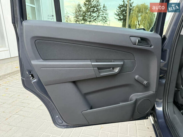 Серый Опель Зафира, объемом двигателя 1.6 л и пробегом 233 тыс. км за 7110 $, фото 31 на Automoto.ua