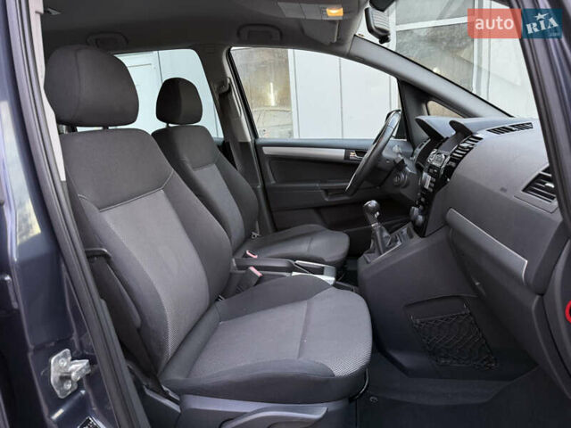 Серый Опель Зафира, объемом двигателя 1.6 л и пробегом 233 тыс. км за 7110 $, фото 42 на Automoto.ua