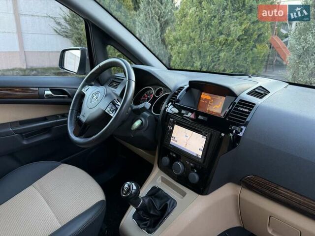 Серый Опель Зафира, объемом двигателя 1.8 л и пробегом 227 тыс. км за 7499 $, фото 23 на Automoto.ua