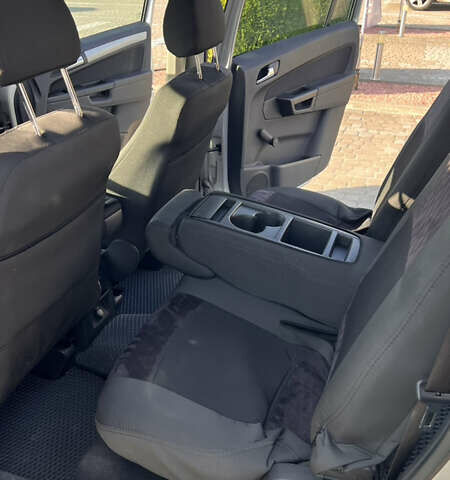 Серый Опель Зафира, объемом двигателя 1.7 л и пробегом 220 тыс. км за 6000 $, фото 17 на Automoto.ua