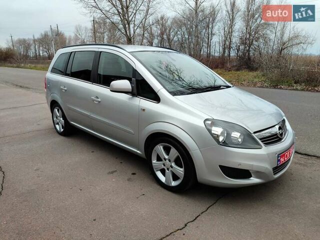 Серый Опель Зафира, объемом двигателя 1.7 л и пробегом 248 тыс. км за 7600 $, фото 16 на Automoto.ua