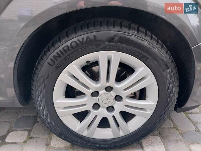 Серый Опель Зафира, объемом двигателя 1.8 л и пробегом 150 тыс. км за 7500 $, фото 21 на Automoto.ua
