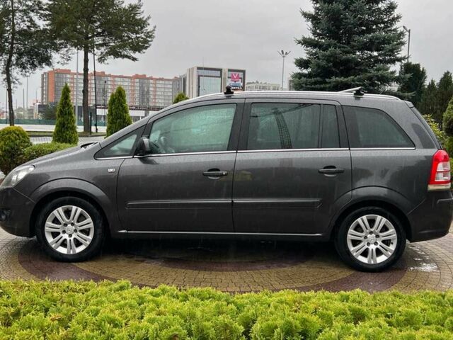 Серый Опель Зафира, объемом двигателя 1.7 л и пробегом 183 тыс. км за 7850 $, фото 3 на Automoto.ua