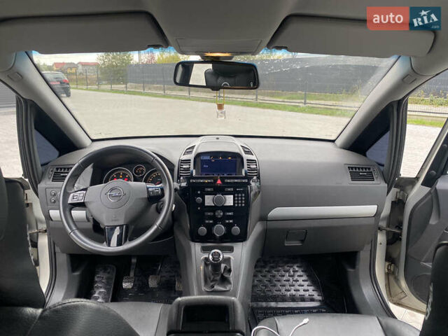 Сірий Опель Зафіра, об'ємом двигуна 1.7 л та пробігом 238 тис. км за 8000 $, фото 15 на Automoto.ua