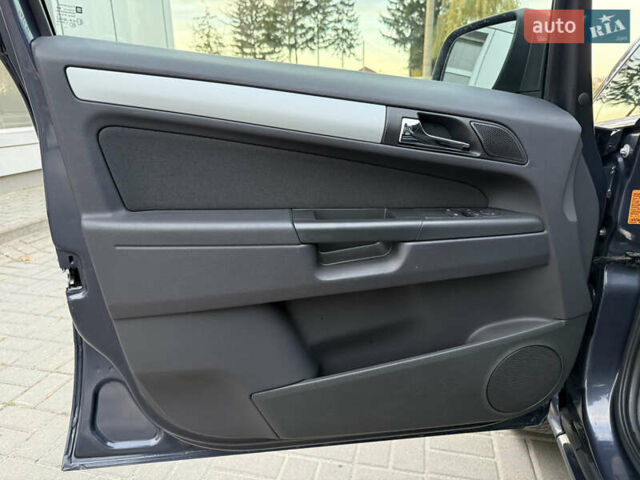 Серый Опель Зафира, объемом двигателя 1.6 л и пробегом 233 тыс. км за 7400 $, фото 29 на Automoto.ua