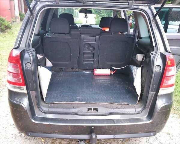 Серый Опель Зафира, объемом двигателя 1.69 л и пробегом 250 тыс. км за 7300 $, фото 2 на Automoto.ua