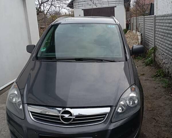 Серый Опель Зафира, объемом двигателя 1.69 л и пробегом 199 тыс. км за 8200 $, фото 3 на Automoto.ua