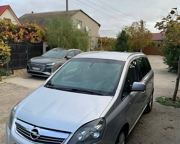 Серый Опель Зафира, объемом двигателя 1.7 л и пробегом 344 тыс. км за 5500 $, фото 11 на Automoto.ua