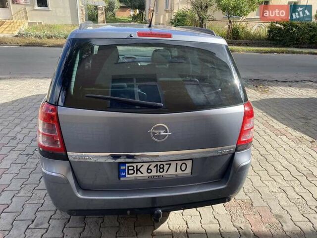 Серый Опель Зафира, объемом двигателя 1.7 л и пробегом 271 тыс. км за 7000 $, фото 3 на Automoto.ua