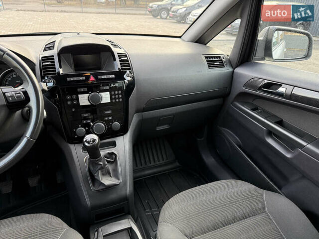 Серый Опель Зафира, объемом двигателя 1.8 л и пробегом 190 тыс. км за 7799 $, фото 7 на Automoto.ua