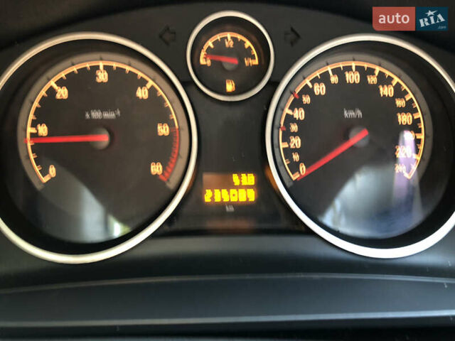 Сірий Опель Зафіра, об'ємом двигуна 1.7 л та пробігом 235 тис. км за 7500 $, фото 8 на Automoto.ua