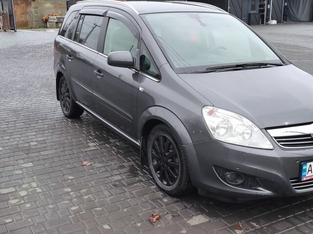 Серый Опель Зафира, объемом двигателя 1.7 л и пробегом 280 тыс. км за 6700 $, фото 3 на Automoto.ua