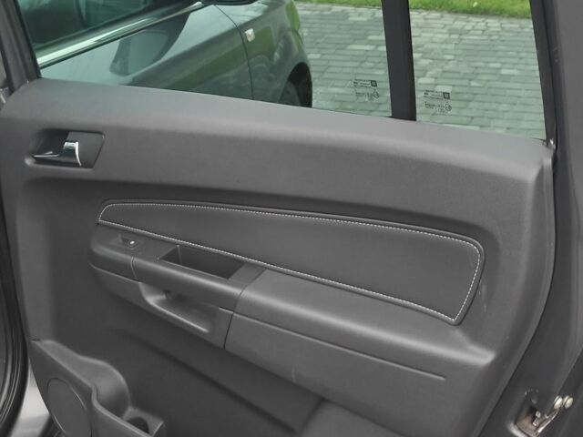 Серый Опель Зафира, объемом двигателя 1.7 л и пробегом 280 тыс. км за 6700 $, фото 8 на Automoto.ua