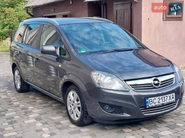 Серый Опель Зафира, объемом двигателя 1.8 л и пробегом 150 тыс. км за 7500 $, фото 4 на Automoto.ua
