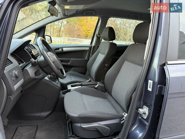 Серый Опель Зафира, объемом двигателя 1.6 л и пробегом 233 тыс. км за 7110 $, фото 28 на Automoto.ua