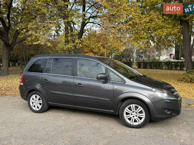 Серый Опель Зафира, объемом двигателя 1.6 л и пробегом 201 тыс. км за 6500 $, фото 18 на Automoto.ua