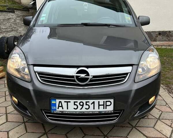 Серый Опель Зафира, объемом двигателя 1.7 л и пробегом 212 тыс. км за 6400 $, фото 1 на Automoto.ua