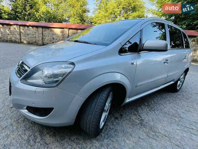 Серый Опель Зафира, объемом двигателя 1.69 л и пробегом 267 тыс. км за 8100 $, фото 8 на Automoto.ua
